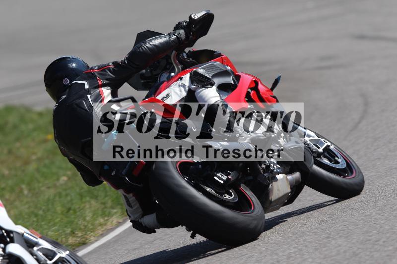 /Archiv-2022/05 04.04.2022 Plüss Moto Sport ADR/Freies Fahren/backside